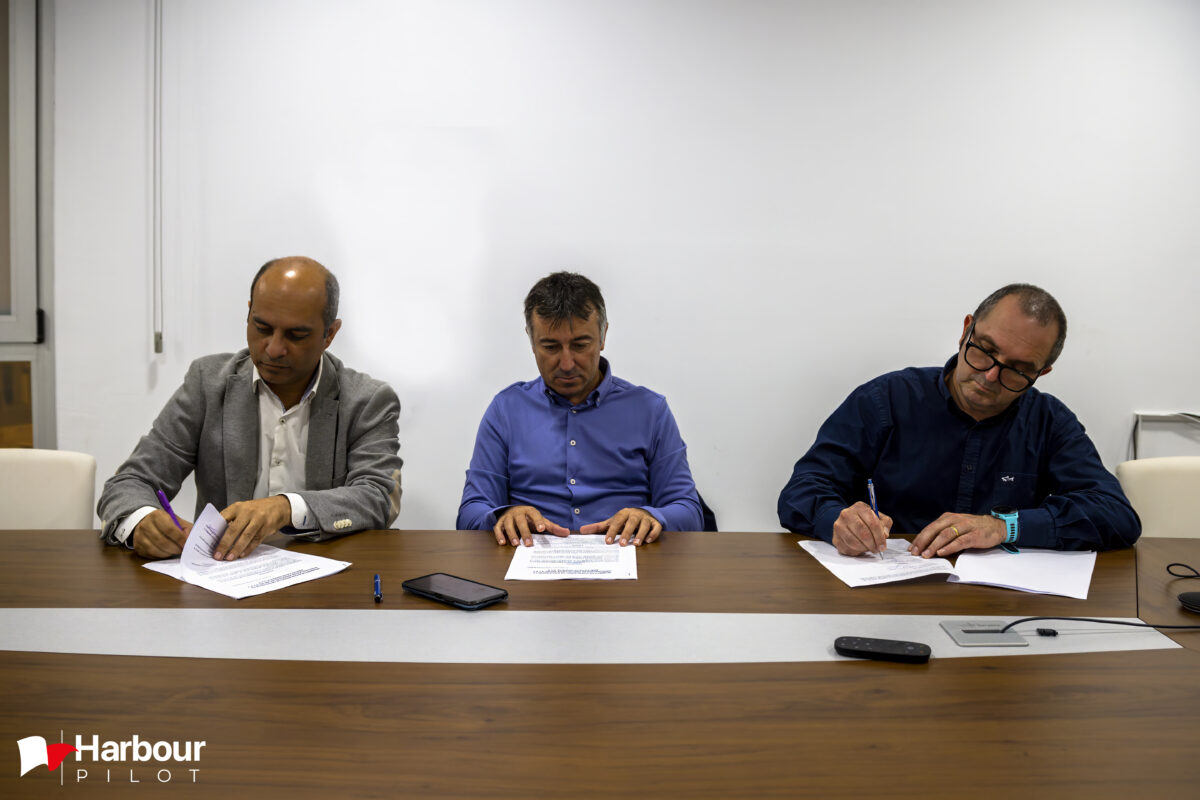 Airam Rodríguez (CEO Híades Business Patterns S.L.), José Antonio Pérez Lorente (presidente de Prácticos Palma de Mallorca), y Javier Felis (presidente Prácticos de Valencia).